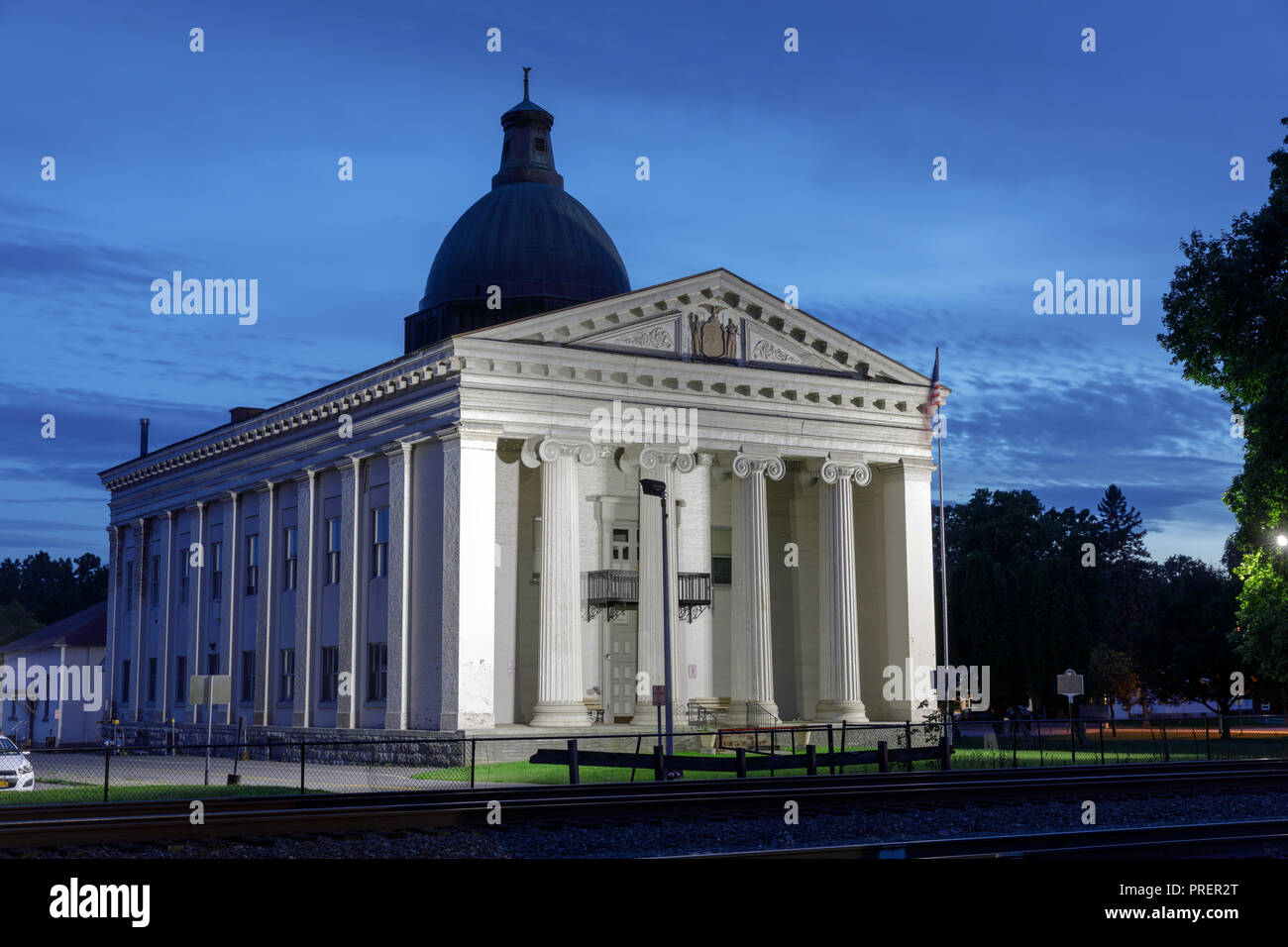 L'ancien palais de justice de comté, Fonda, New York, vers 1836, grec, est pensé pour être le plus bel exemple d'architecture ionique dans l'état. Banque D'Images