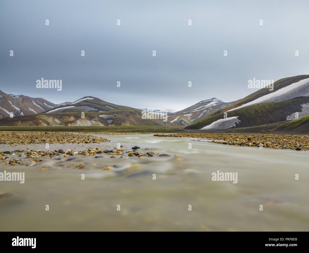 Landmannalaugar paysage incroyable avec stream, l'Islande Banque D'Images