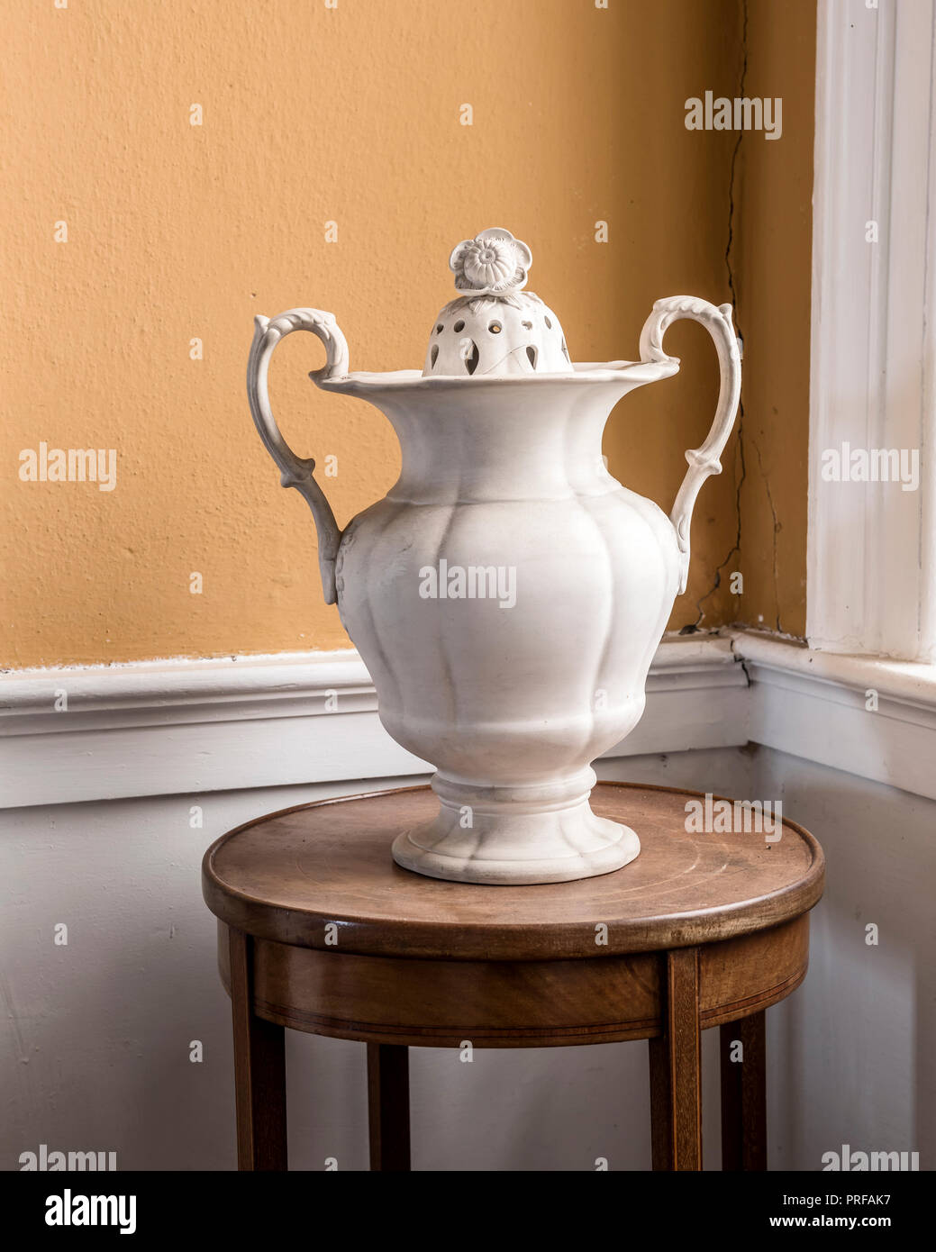 Wedgewood xixe siècle à manche deux vase creamware Banque D'Images