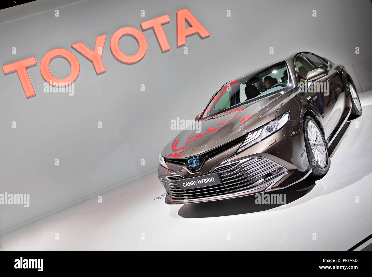 Nouvelle Toyota Camry hybride a été présenté au cours de la première journée presse du Salon International de l'Automobile à Paris, le mardi 2 octobre 2018. (CTK Photo/R Banque D'Images