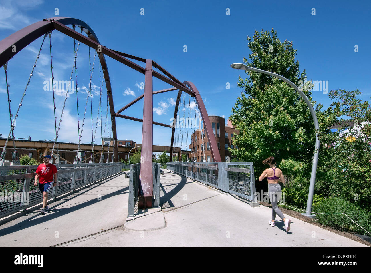 Le 606, ancienne ligne de train surélevé, voie verte pour les piétons et les cyclistes depuis 2015, Bloomingdale Trail, Wicker Park, Chicago, Illinois, États-Unis Banque D'Images