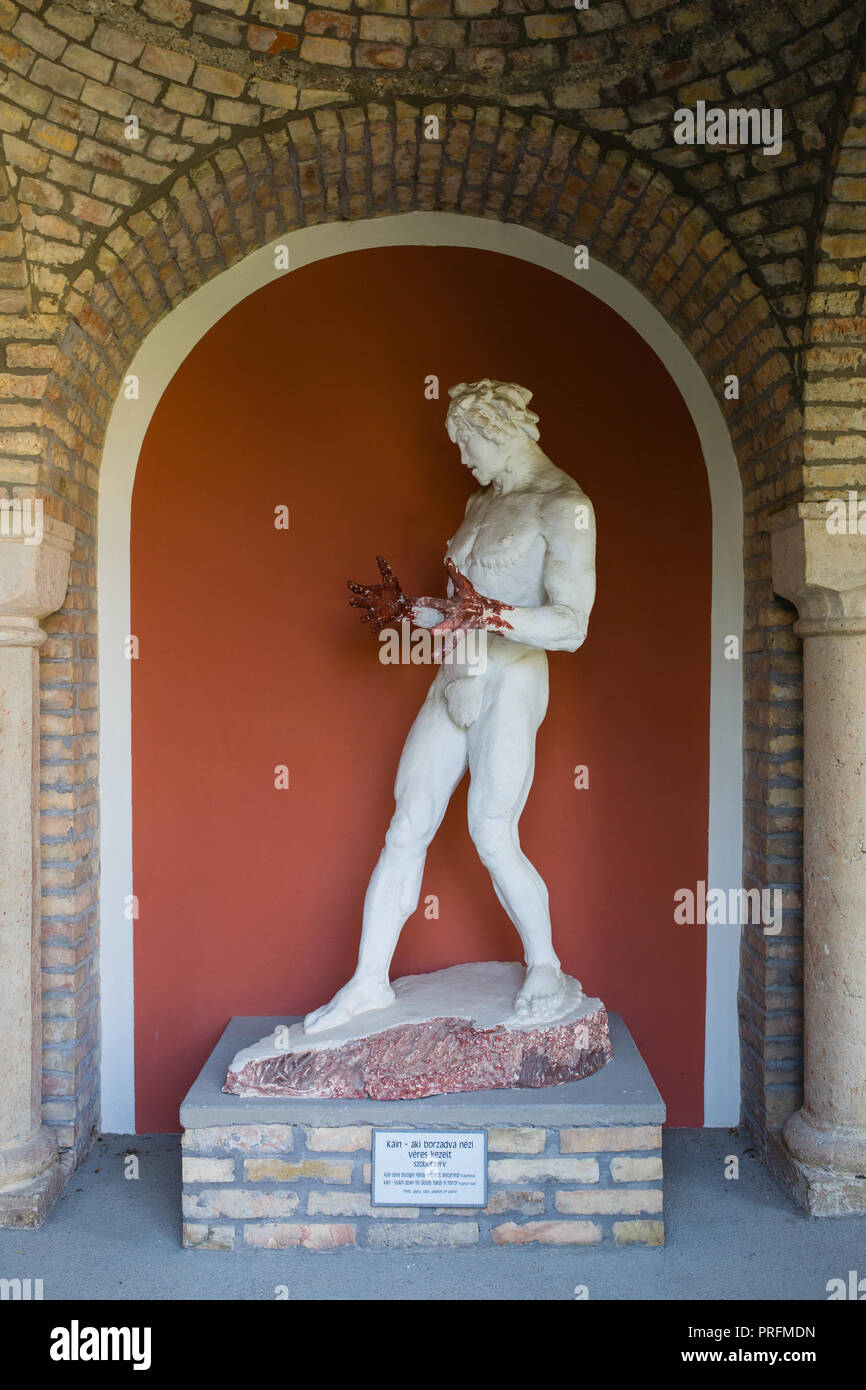 SZEKESFEHERVAR, HONGRIE - 25 Avril 2018 : la sculpture dans le parc du château Bory Var en Szekesfehervar, Hongrie Banque D'Images
