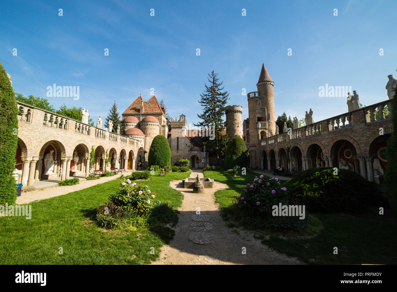 SZEKESFEHERVAR, HONGRIE - 25 Avril 2018 : Bory Var, gracieux château construit par un homme dans le Bory Jeno Szekesfehervar, Hongrie Banque D'Images