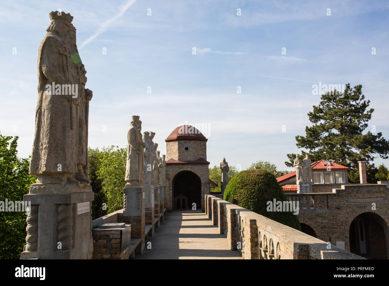 SZEKESFEHERVAR, HONGRIE - 25 Avril 2018 : la sculpture dans le parc du château Bory Var en Szekesfehervar, Hongrie Banque D'Images