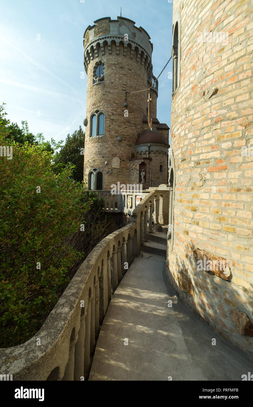 SZEKESFEHERVAR, HONGRIE - 25 Avril 2018 : Bory Var, gracieux château construit par un homme dans le Bory Jeno Szekesfehervar, Hongrie Banque D'Images