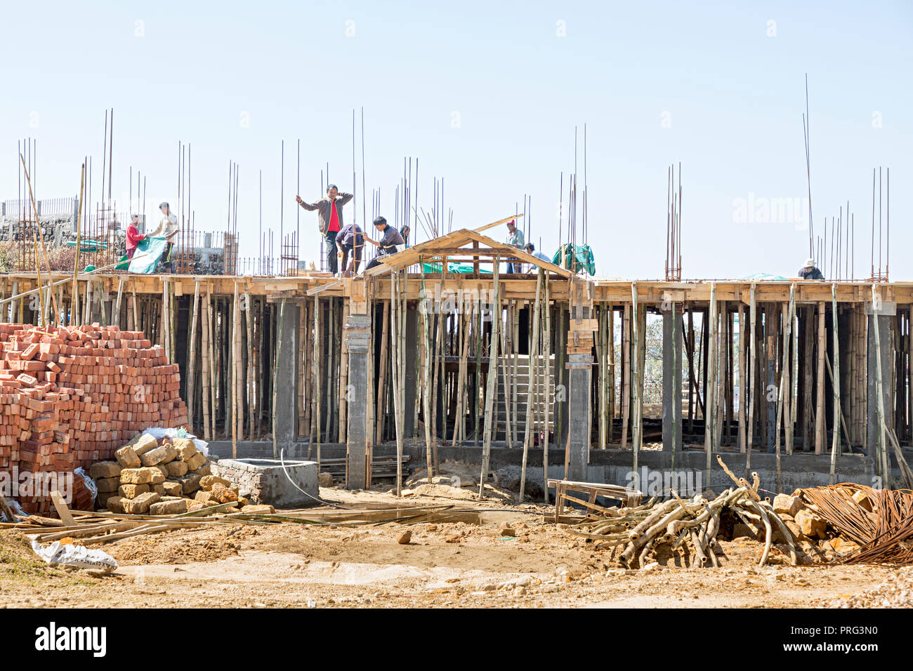 Le bambou utilisé comme échafaudage de soutien pour la construction d'une maison, Mawsynram, Meghalaya, en Inde Banque D'Images