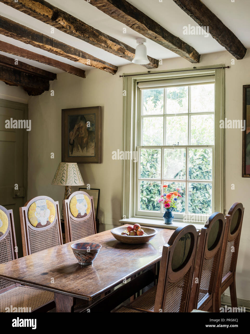 Table à manger et chaises en cottage, ancienne résidence de Virgina Wolfe Banque D'Images