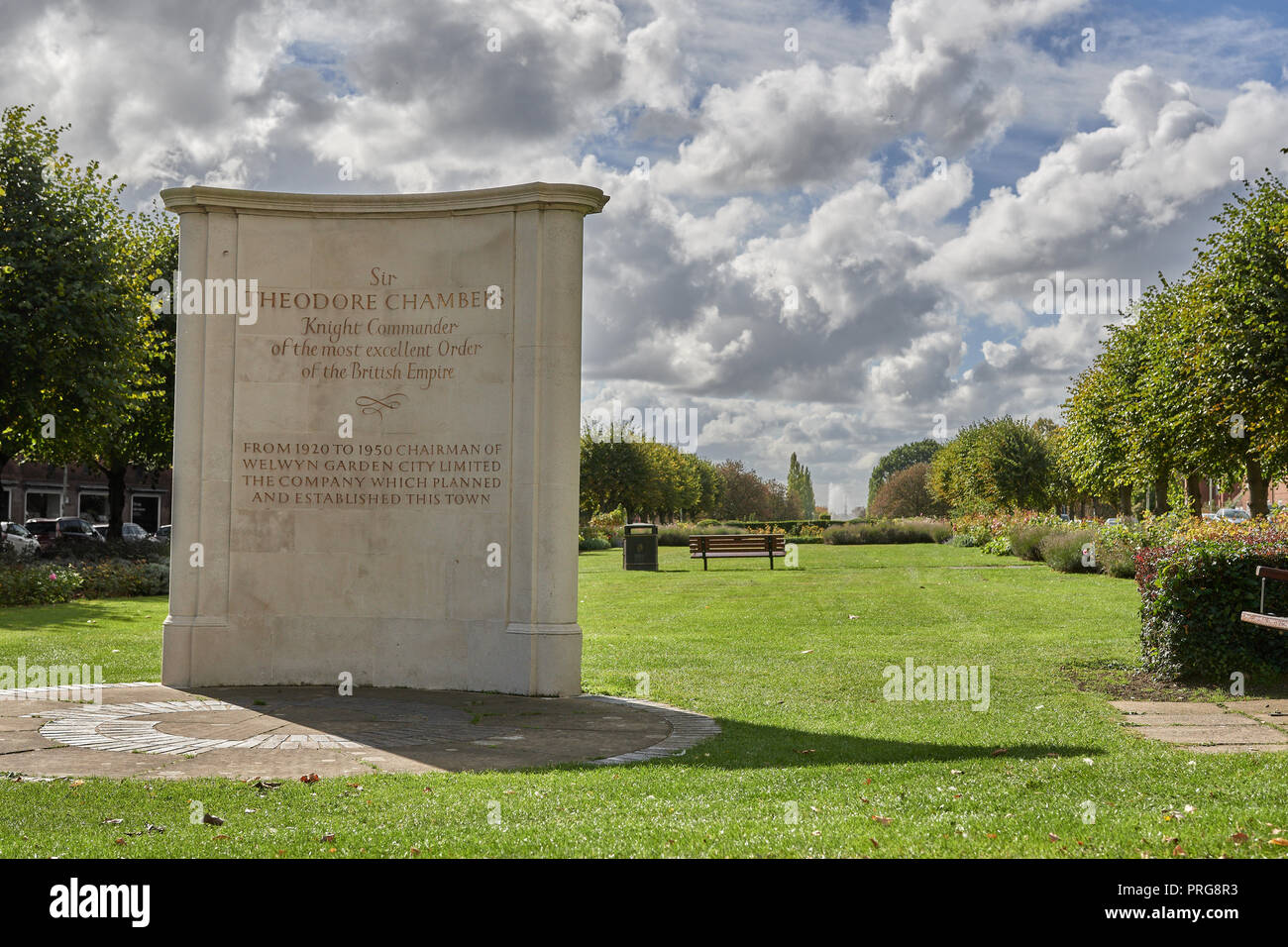 Mémorial à Theodore Chambers dans le Campus Park garden à Welwyn Garden City, Angleterre. Banque D'Images