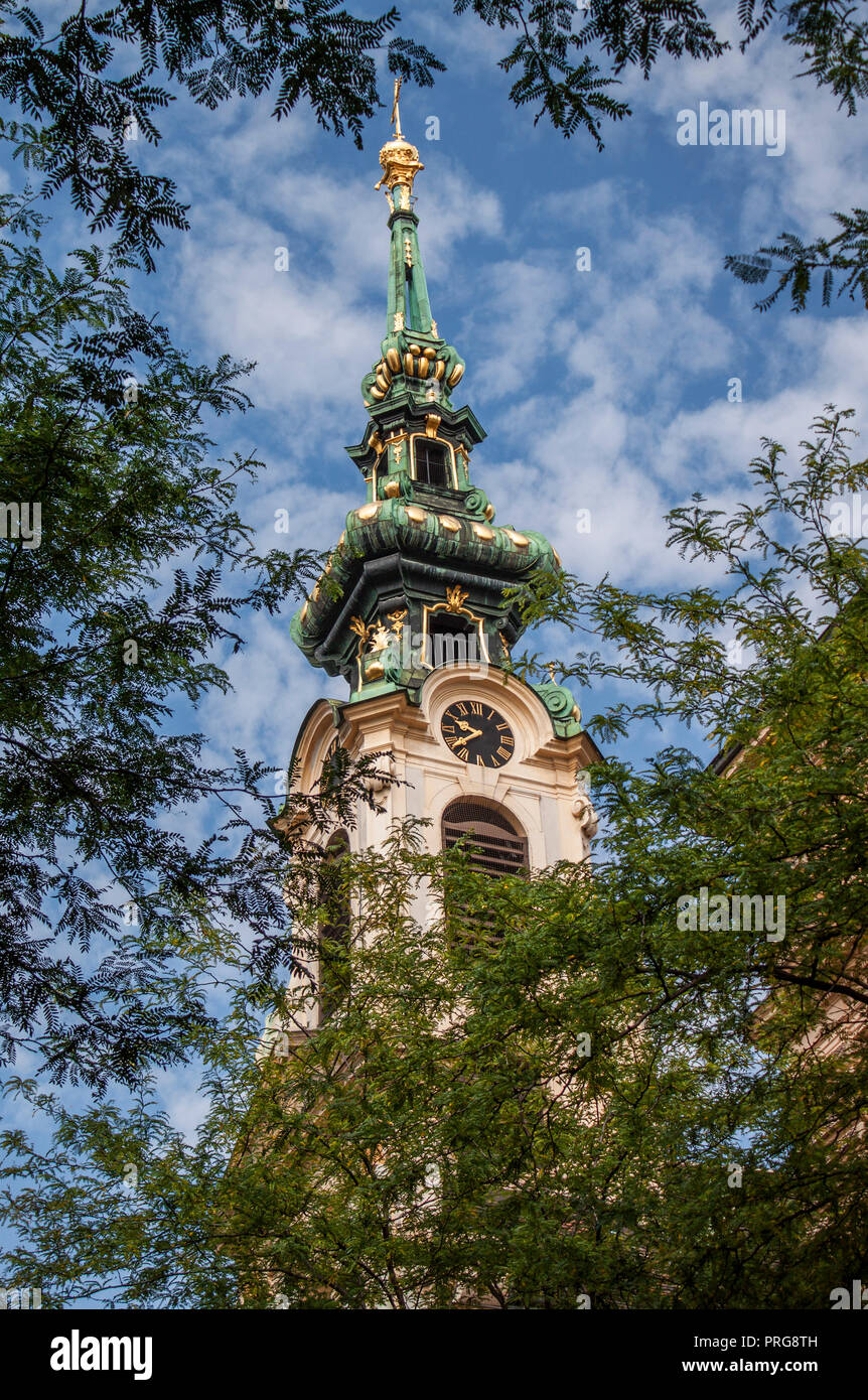 Tour de l'église baroque (Schwanenburg), situé dans la fameuse Mariahilfer Street dans le 7ème arrondissement de Vienne, Neubau. L'Autriche, Europe Banque D'Images