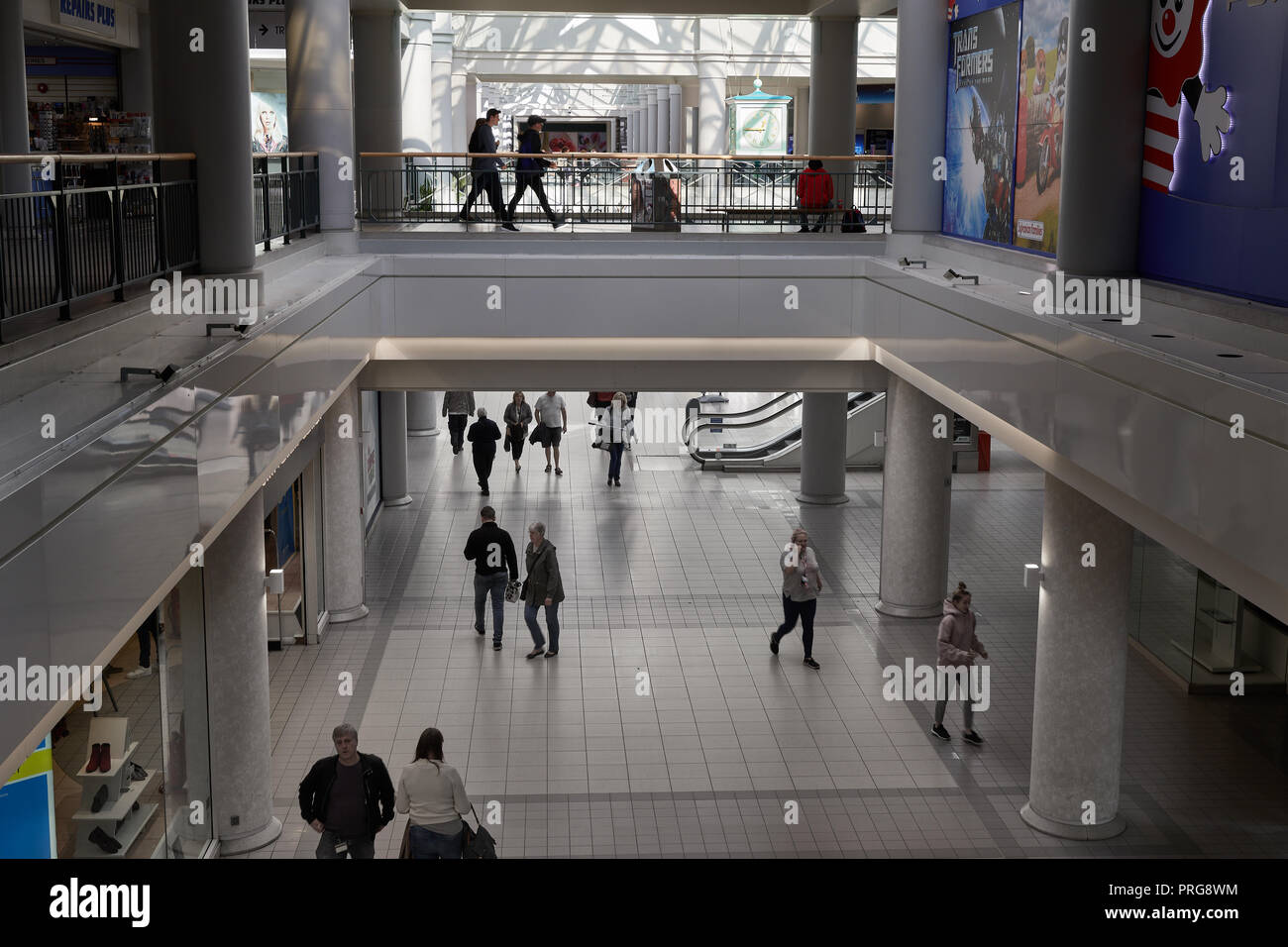 Intérieur de la Howard Shopping Centre à Welwyn Garden City, Angleterre. Banque D'Images