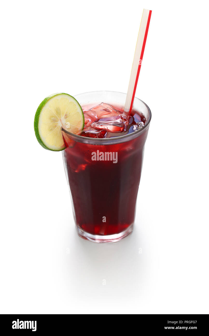 La chicha morada, boisson de maïs violet péruvien isolé sur fond blanc Banque D'Images