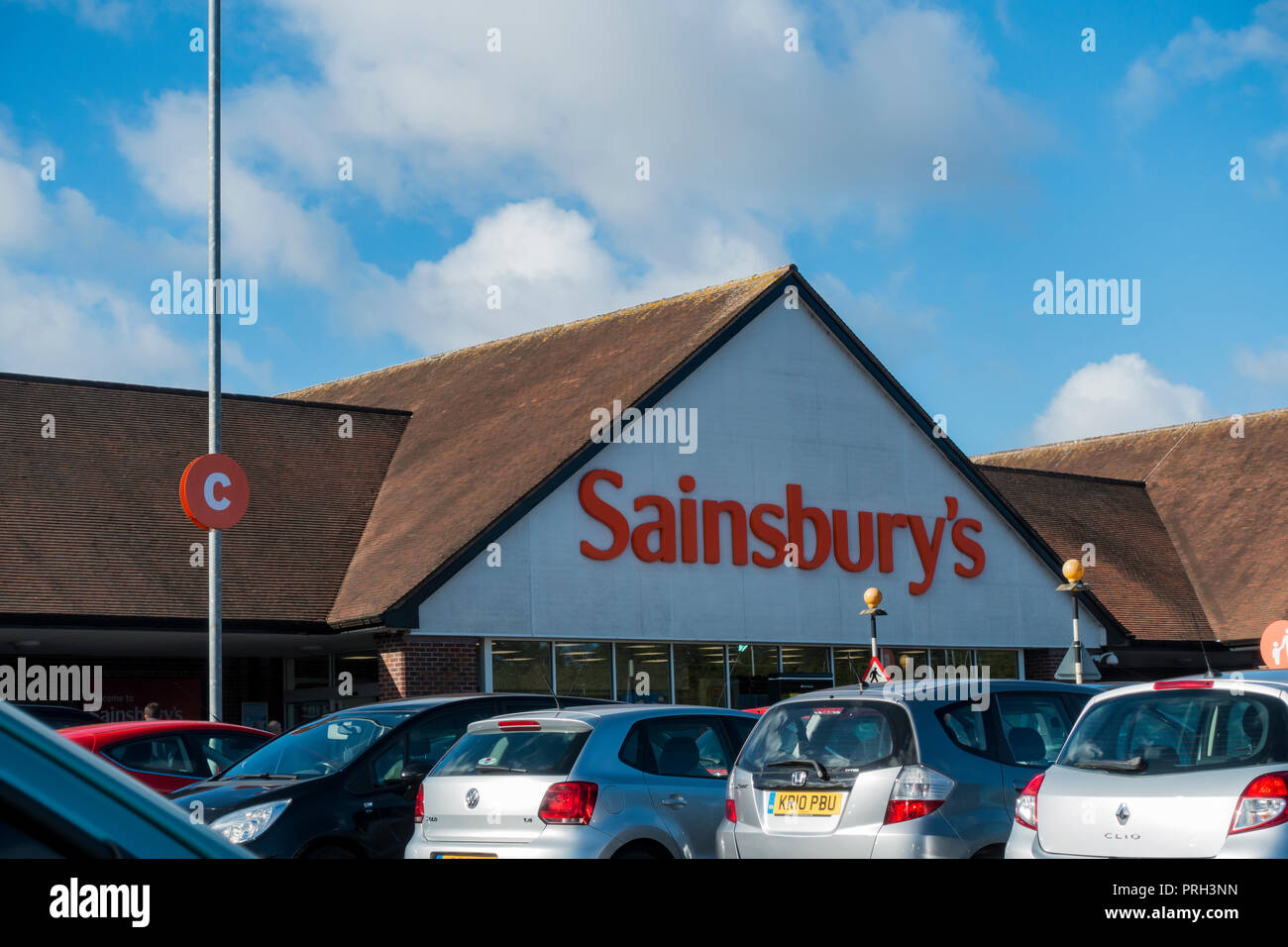 Supermarché Sainsbury's store front & parking, Dorset, UK Banque D'Images
