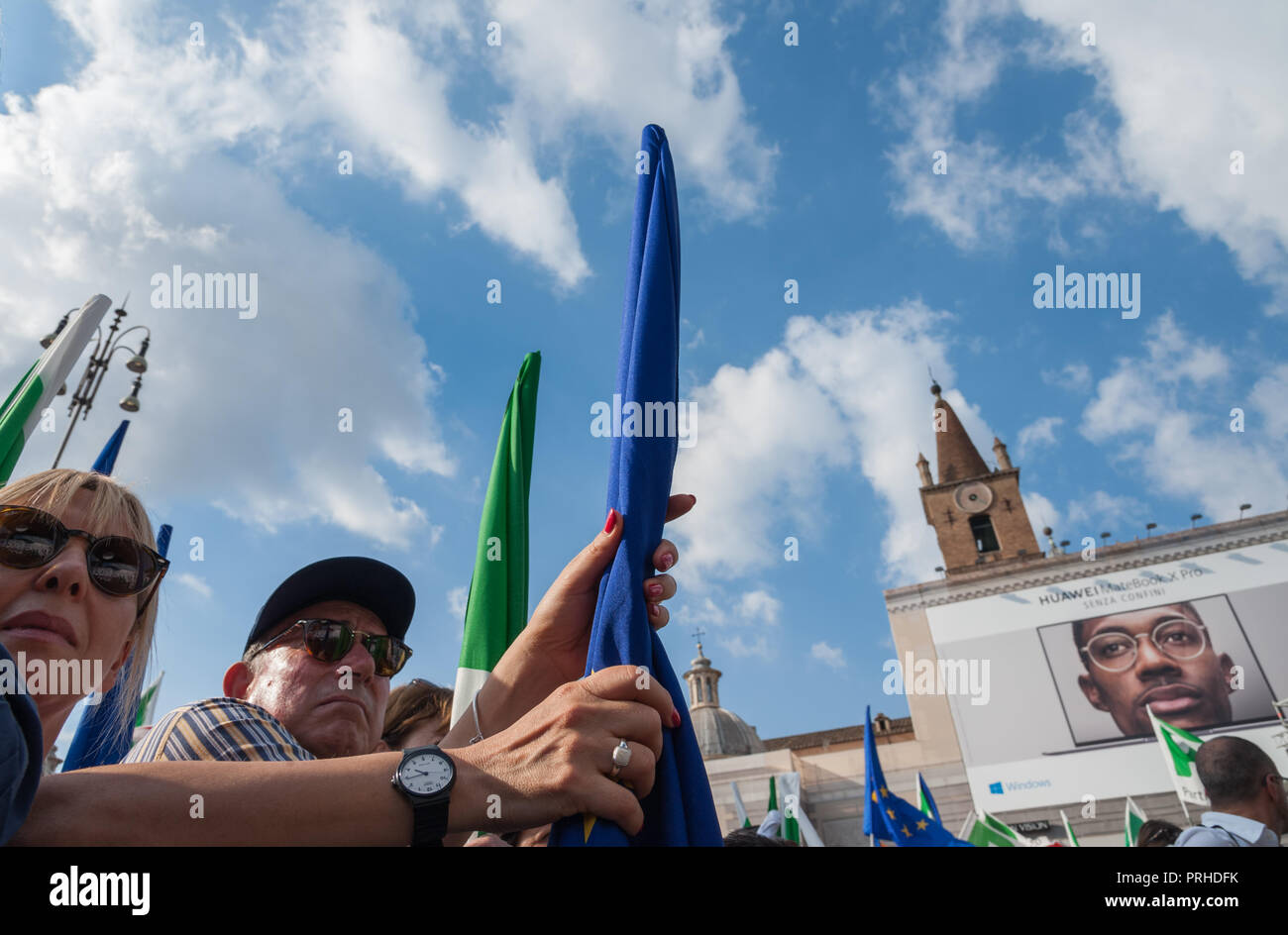 Le Parti démocratique (PD) ont manifesté contre la politique du gouvernement actuel de la Piazza del Popolo, à laquelle ont participé environ 50 000 personnes. Après les discours des différents orateurs sur scène le secrétaire du parti Maurizio Martina a conclu l'événement. Parmi les participants, de nombreux parlementaires et dirigeants de la PD tels que l'ancien secrétaire Matteo Renzi, l'ancien Premier Ministre Paolo Gentiloni, Emanuele Fiano, Gianni Cuperlo membre de la direction nationale, le président de la Région Latium Nicola Zingaretti (Photo par Leo Claudio De Petris/Pacific Press) Banque D'Images