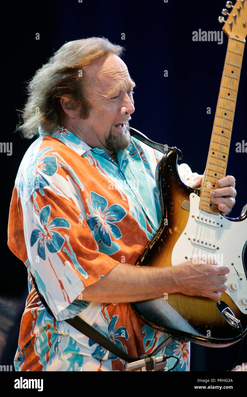 Stephen Stills avec Crosby, Stills, Nash and Young fonctionne à l'amphithéâtre des conseils judicieux à West Palm Beach, Floride le 8 août 2006. Banque D'Images