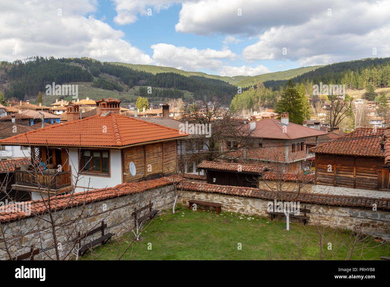 Vue sur les toits de Koprivshtitsa, Centre de la Bulgarie. Banque D'Images