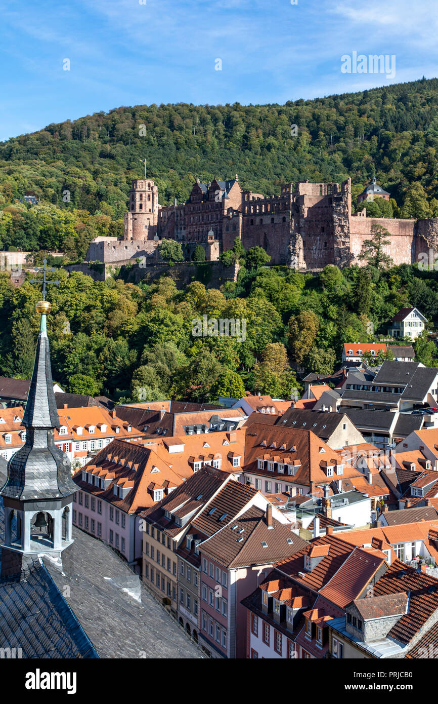 Vue sur la vieille ville de Heidelberg, avec le Château d'Heidelberg, Neckar, Allemagne Banque D'Images