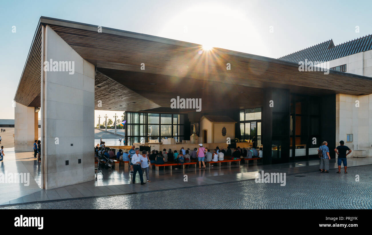 Fatima, Portugal - 27 Sept 2018 : pèlerins dans le sanctuaire de Fatima, qui est également connu sous le nom de Basilique de Notre Dame de Fatima Banque D'Images