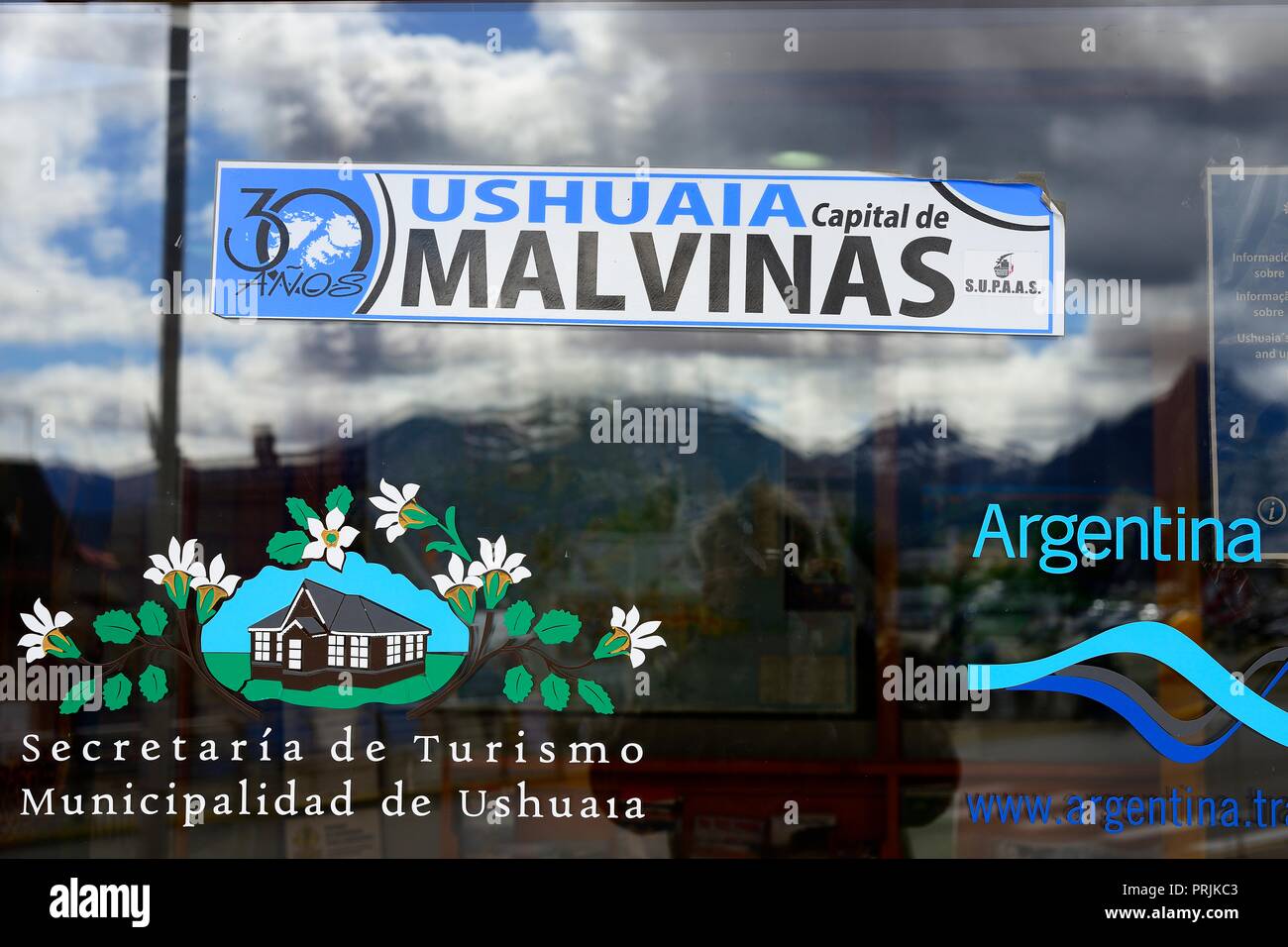 Ushuaia, capitale des îles Malouines, îles Falkland, autocollant à l'Office du tourisme, la Province de Tierra del Fuego Banque D'Images