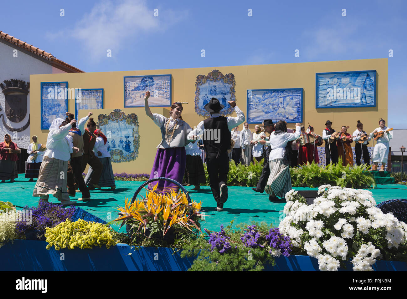Groupe de folklore de l'île de Madère à portez '24 horas a bailar' Festival à Santana, l'île de Madère, Portugal, juillet 2017. Banque D'Images