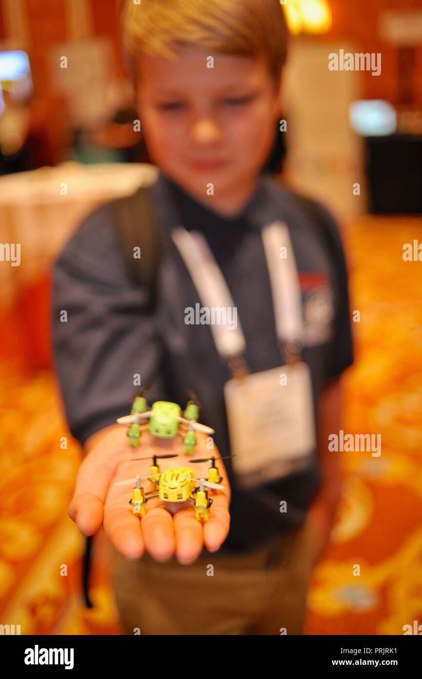 Mini drones à l'écran lors du CES (Consumer Electronics Show), le plus grand salon professionnel de la technologie, tenue à Las Vegas, USA. Banque D'Images