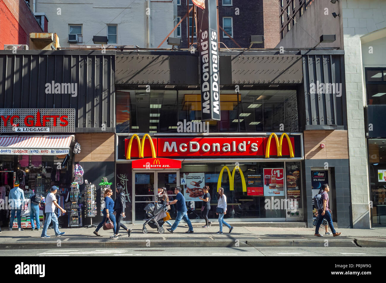 Un restaurant McDonald's dans le centre de Manhattan à New York, le dimanche, 30 Septembre, 2018. (© Richard B. Levine) Banque D'Images