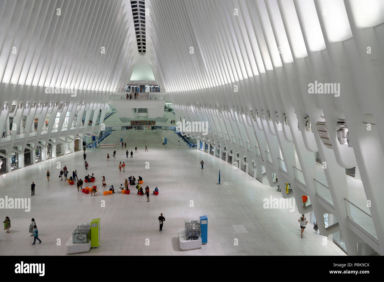 L'intérieur de la gare d'Oculus, le centre-ville de New York, Manhattan, USA Banque D'Images