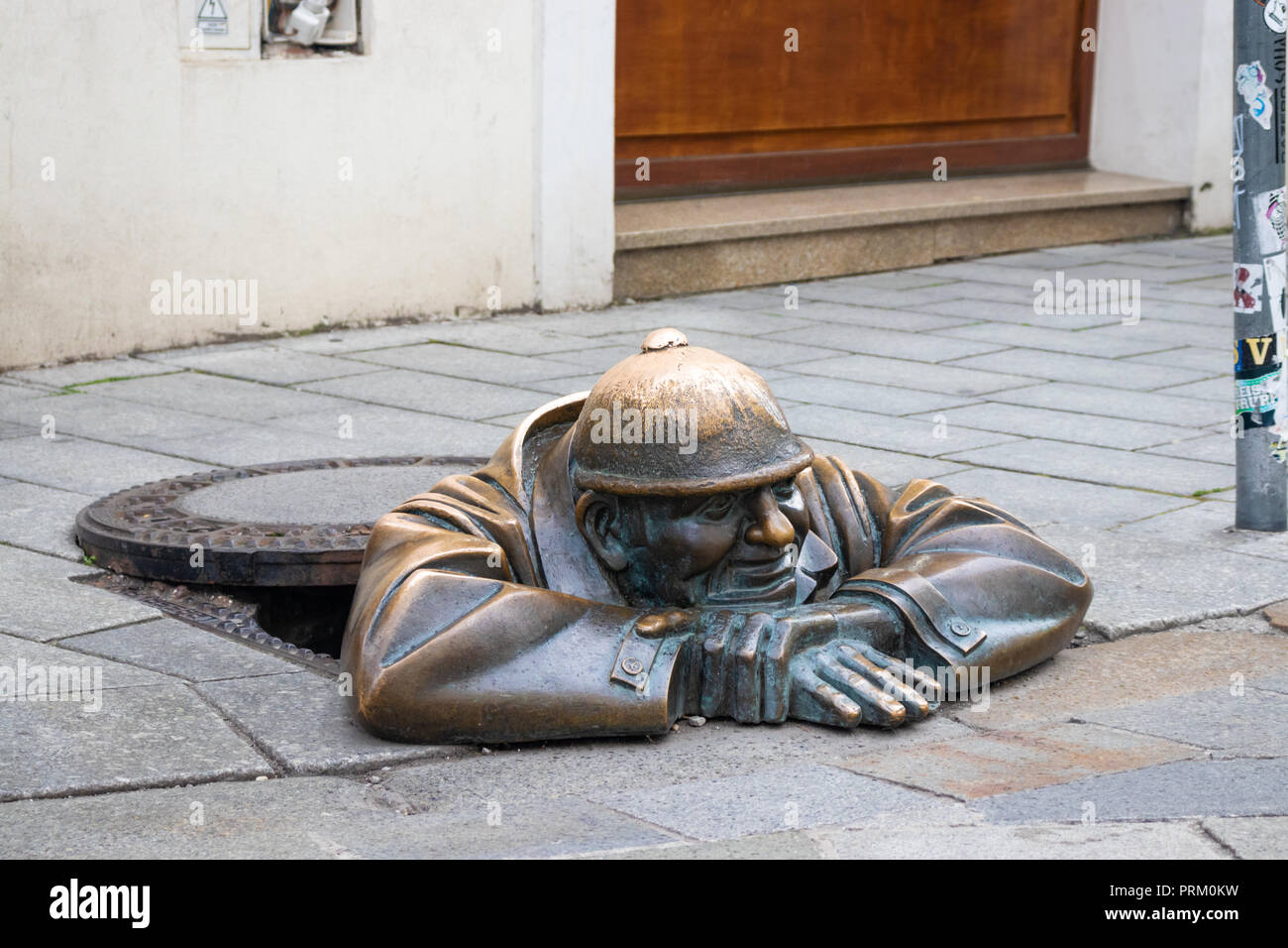 Cumil le travailleur d'égouts statue Bratislava, Slovaquie Banque D'Images