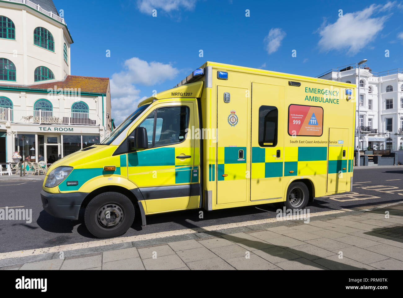 Côte sud-est de l'ambulance d'urgence stationné à Worthing, West Sussex, Angleterre, Royaume-Uni. Ambulance du NHS au Royaume-Uni. Banque D'Images