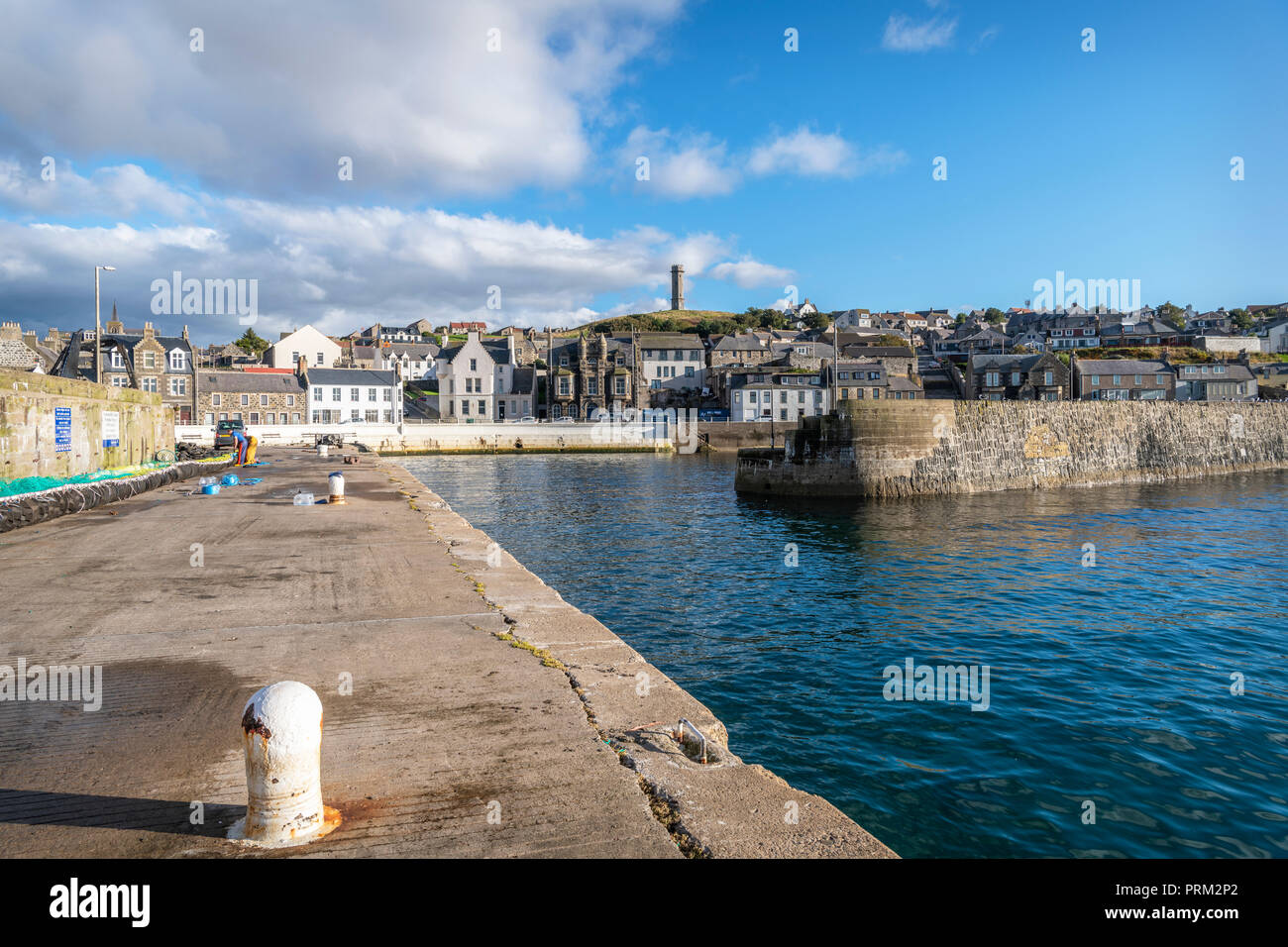 Macduff Ville et l'entrée du port, dans l'Aberdeenshire, Ecosse Banque D'Images