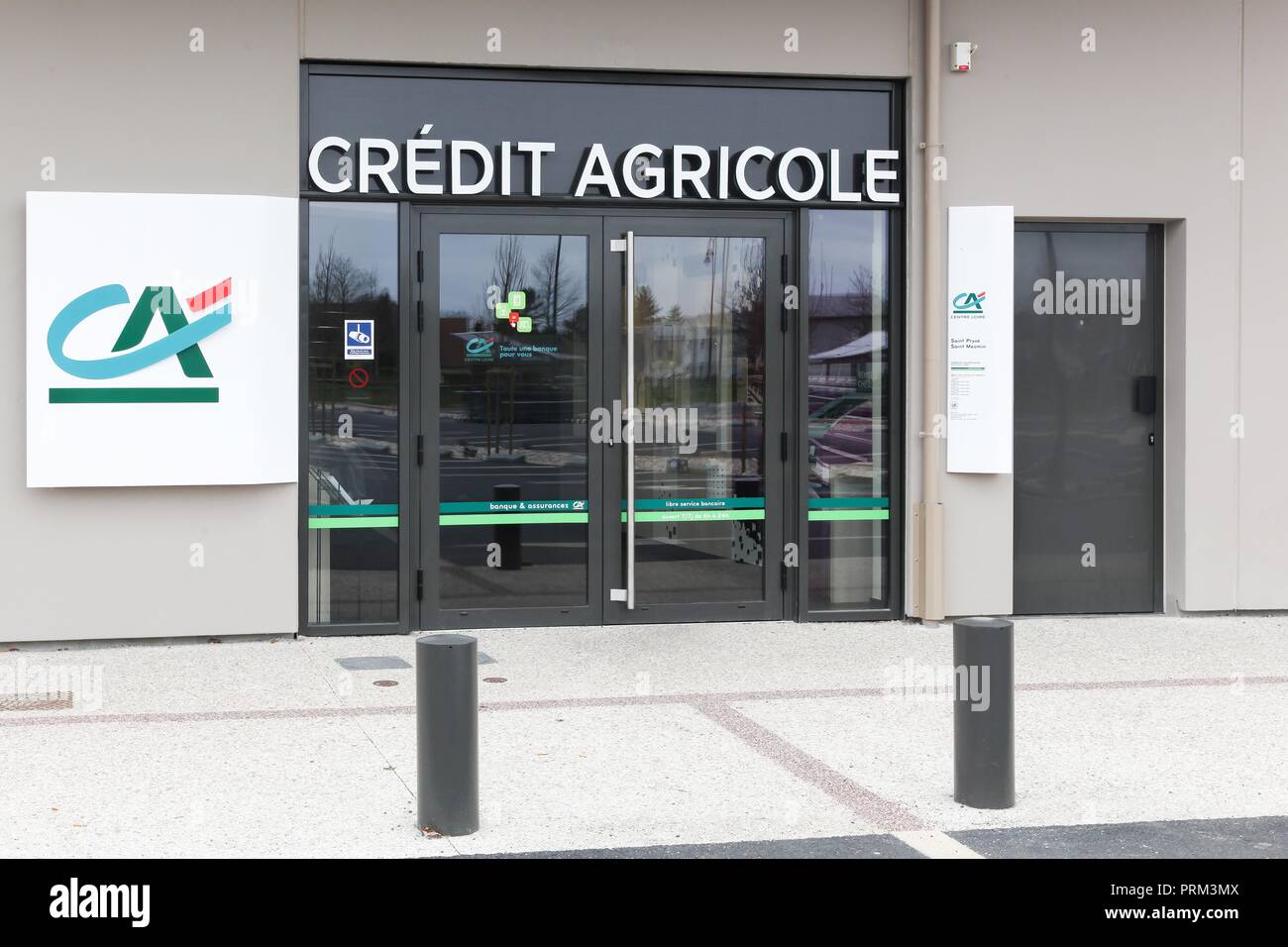 Orléans, France - 19 mars 2017 : l'agence du Crédit Agricole. Le Crédit Agricole est un réseau français de banques coopératives et mutualistes Banque D'Images