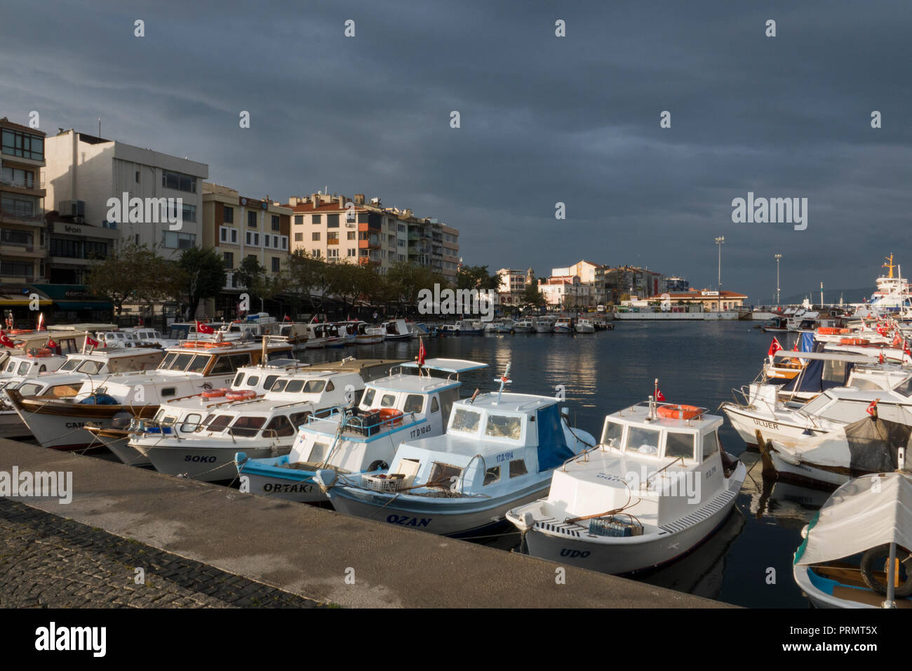 Bateaux dans marina à Canakkale, Turquie Banque D'Images