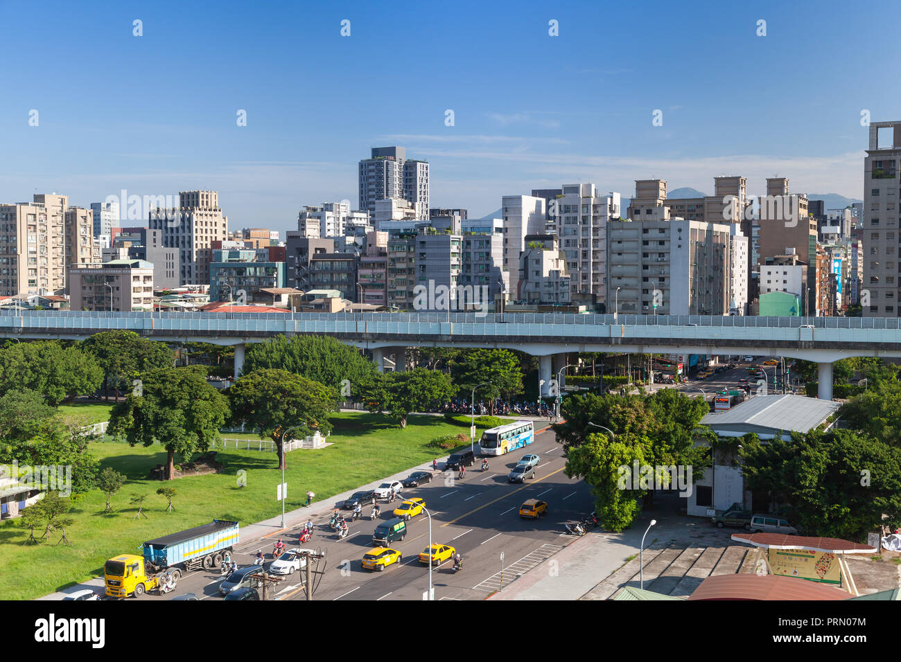 Taipei, Taiwan - le 4 septembre 2018 : paysage urbain de la ville de Taipei moderne, vue aérienne avec bloc d'appartements skyline Banque D'Images