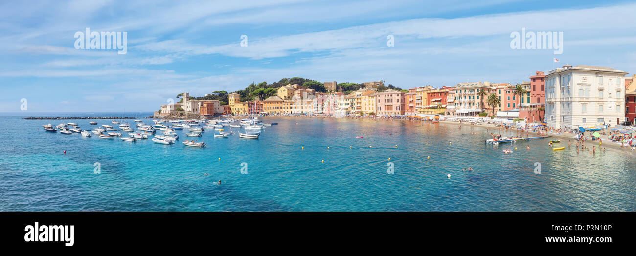 Plage Publique de Sestri Levante en été Banque D'Images