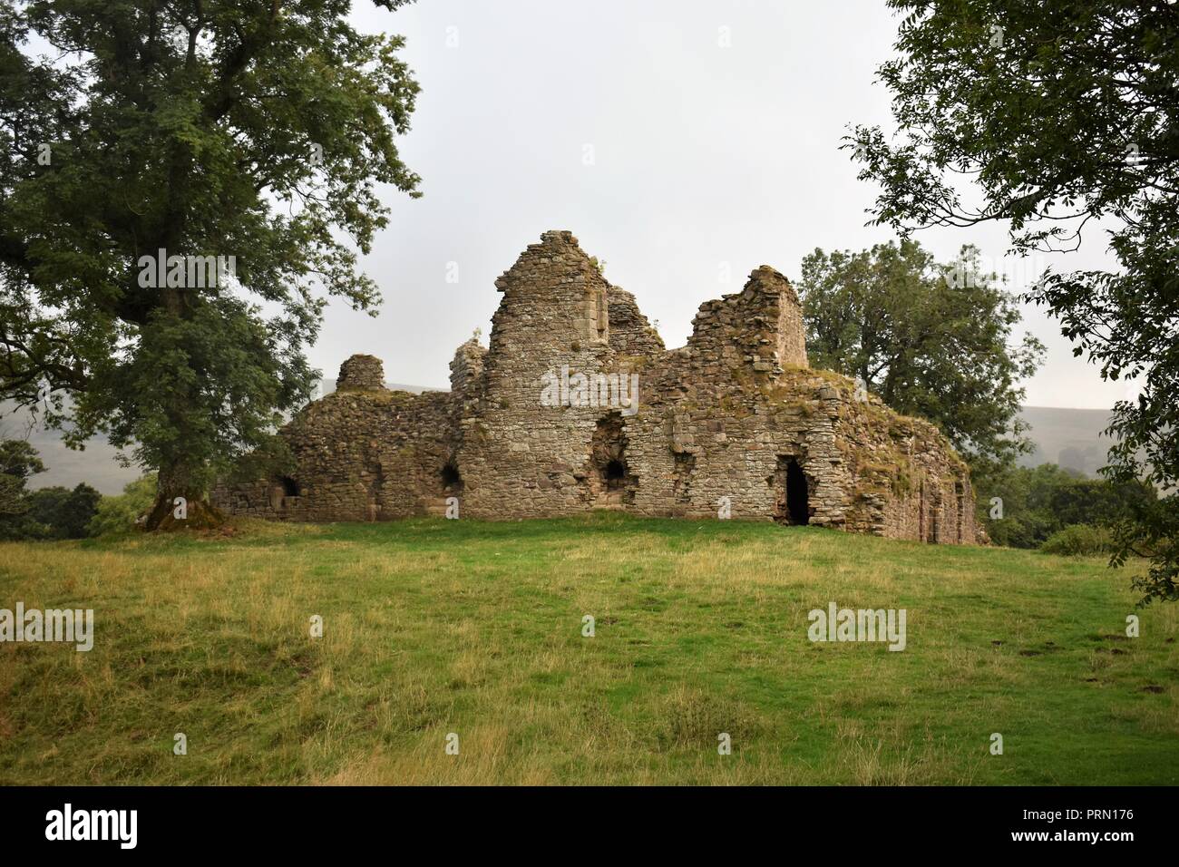Les ruines de Pendragon Castle dans le Yorkshire Dales National Park Banque D'Images