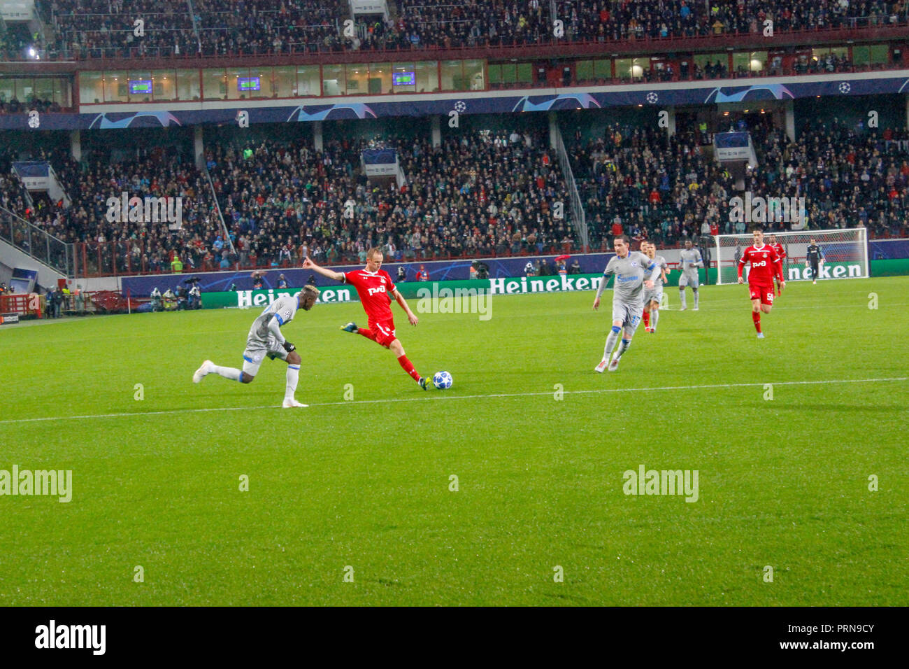 Moscou, Russie. 3 octobre, 2018. Ligue des Champions : le Lokomotiv Moscou v Schalke 04. Les joueurs de Schalke et Lokomotiv Crédit : Alex Cavendish/Alamy Live News Banque D'Images