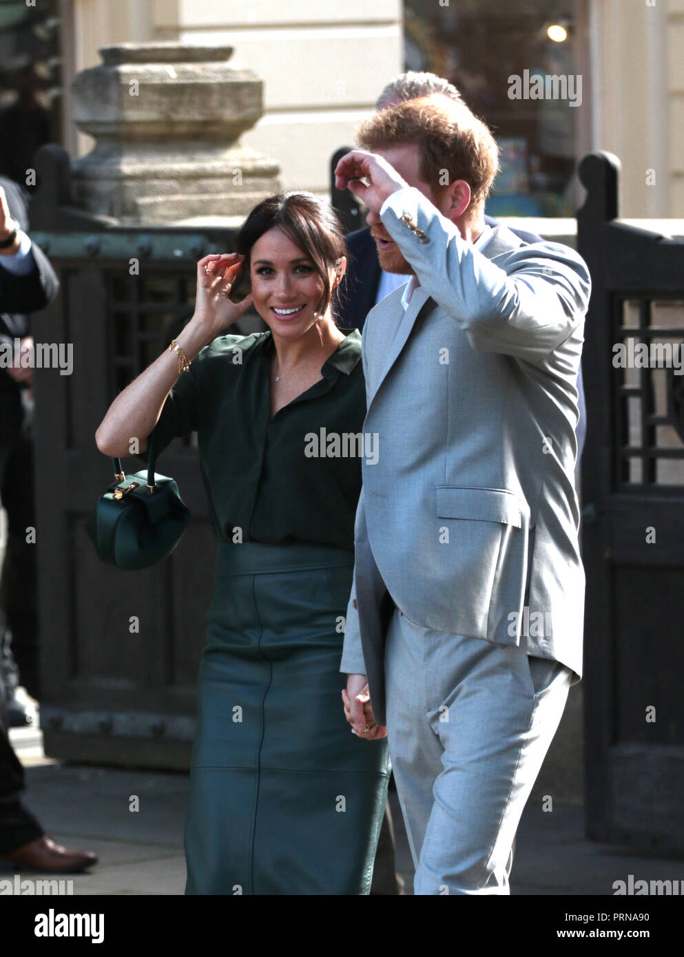 Chichester, Sussex, UK. 3 octobre, 2018. Meghan Markle, duchesse de Kent, et le prince Harry, duc de Sussex, visitez Chichester dans le Sussex, sur leur première visite commune dans le comté qui ont inspiré leurs titres. Le prince Harry, duc de Sussex, et Meghan Markle, duchesse de Sussex, Sussex, Chichester visite , le 3 octobre 2018. Crédit : Paul Marriott/Alamy Live News Banque D'Images