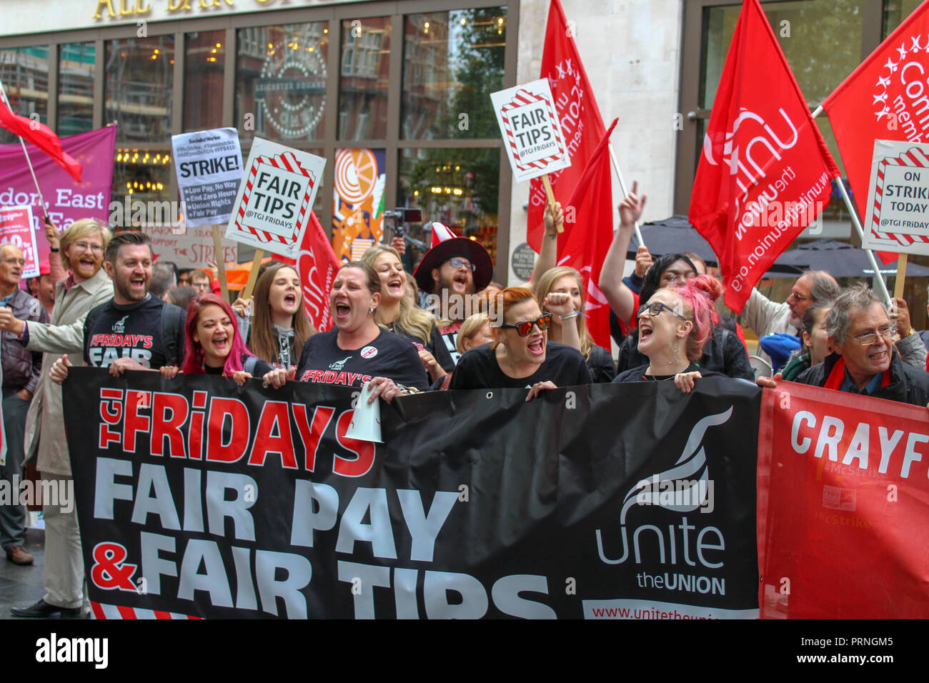 Leicester Square, Londres - 3 octobre 2018. Wetherspoons, McDonald's, et TGI Vendredi les ouvriers prennent part à une grève, la première campagne du genre, pour mettre en évidence les pauvres. Credit : Oliver Cole/Alamy Live News Banque D'Images