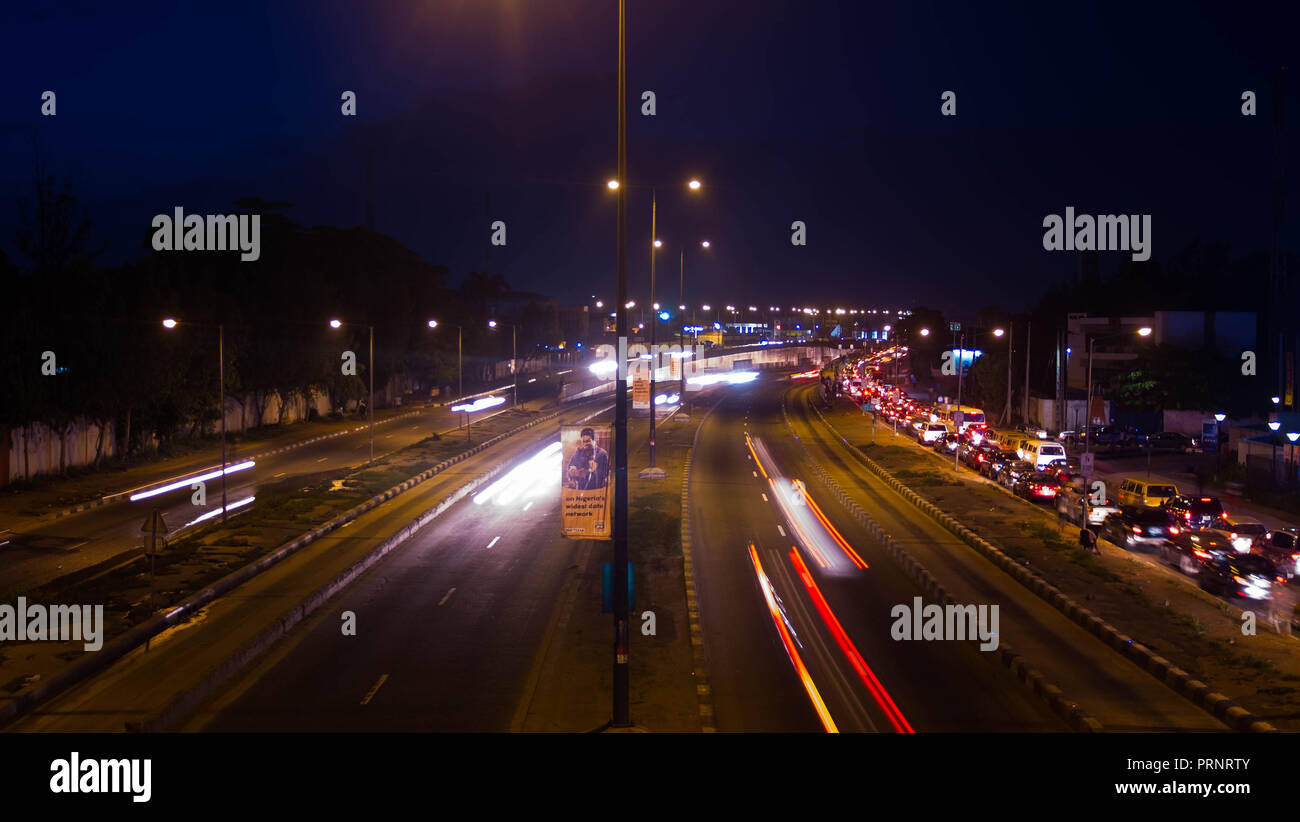 Belle ambiance de Lagos la nuit longue exposition Banque D'Images