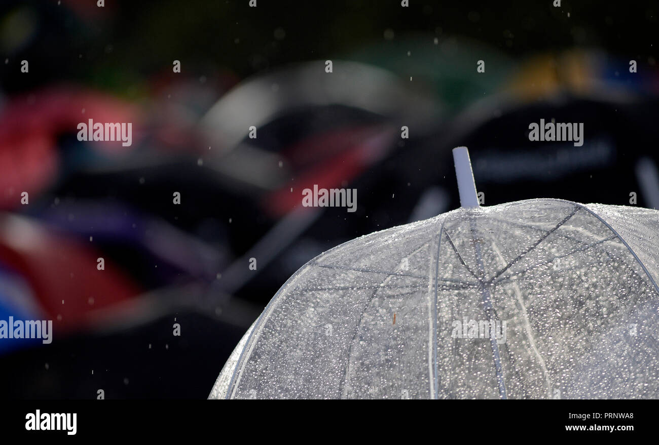 Les Paraplus Sous La Pluie Scan Vf Parapluies sous la pluie Banque de photographies et d’images à haute