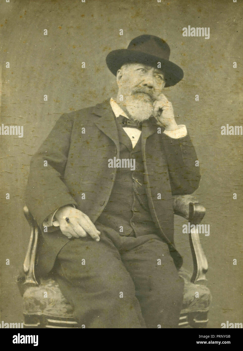 Portrait d'un homme assis avec chapeau, Italie 1890 Photo Stock - Alamy