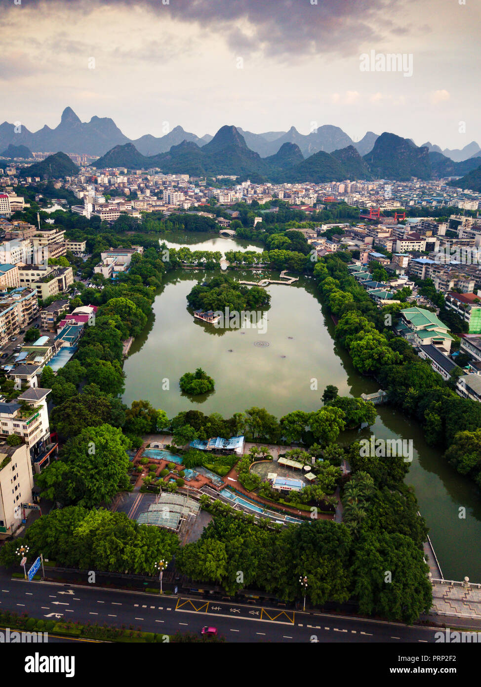 Vue aérienne du parc Guilin avec lits de pagodes dans le Guangxi, Chine Banque D'Images