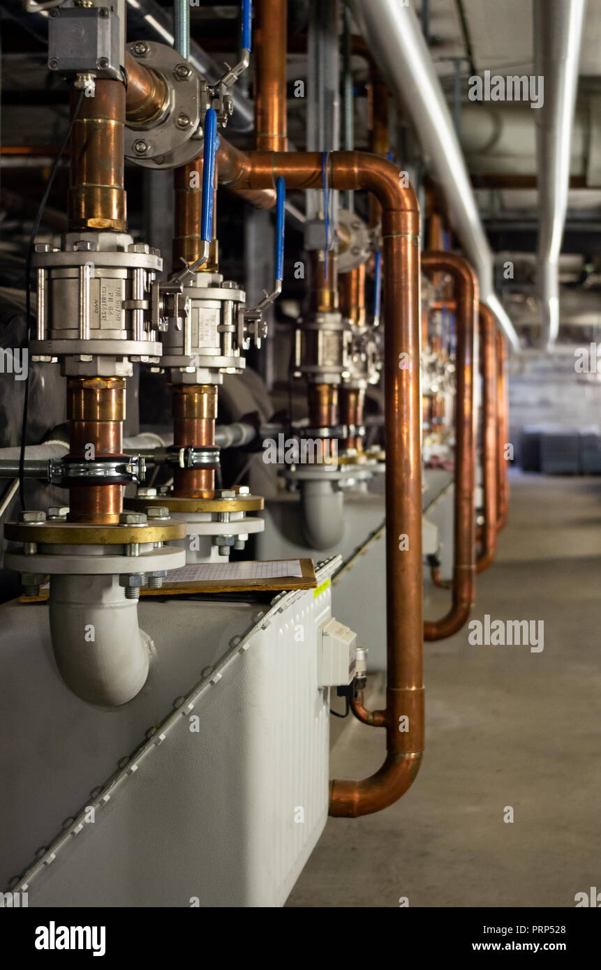 Plomberie industrielle, laiton, cuivre, Steele à l'intérieur du béton