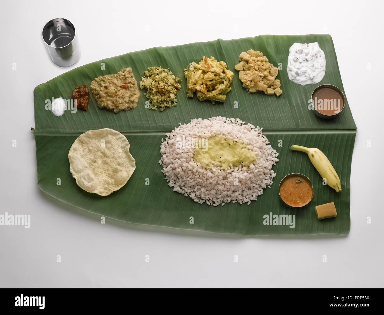 Tamil déjeuner sur une feuille de bananier Banque D'Images