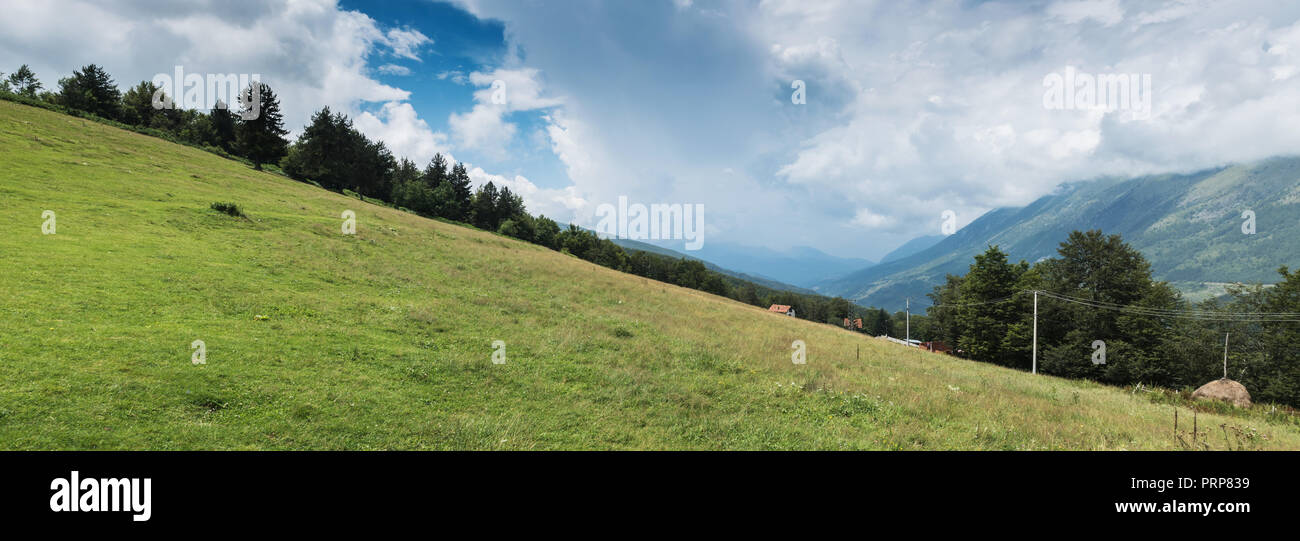 Vue panoramique sur Prevallë mountain dans la région de Prizren, au Kosovo Banque D'Images