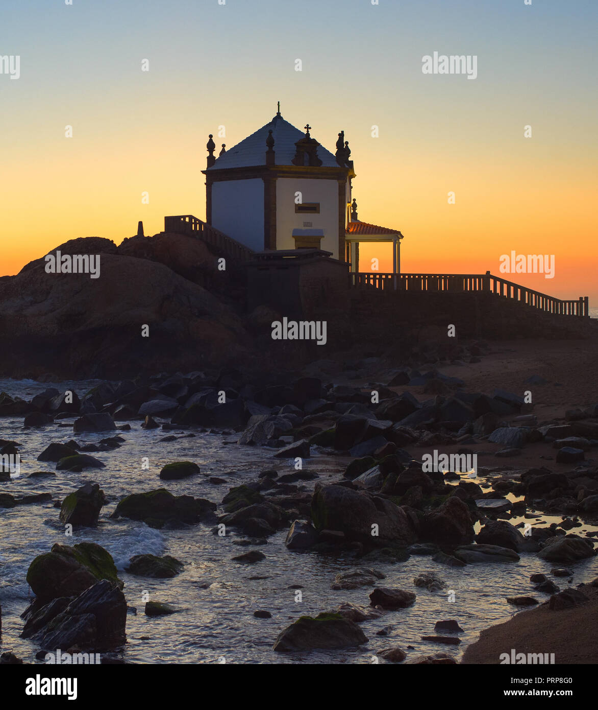 Seigneur de l'église de pierre ( chapelle ) Senhor da Pedra à Porto, Portugal Banque D'Images