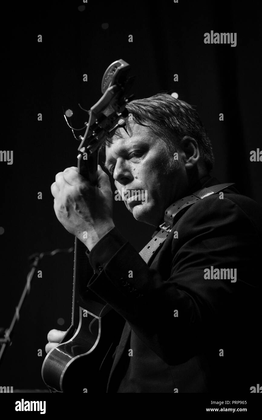 Nigel : jouer la guitare jazz avec son trio Jazz Festival 2018, Scarborough Banque D'Images