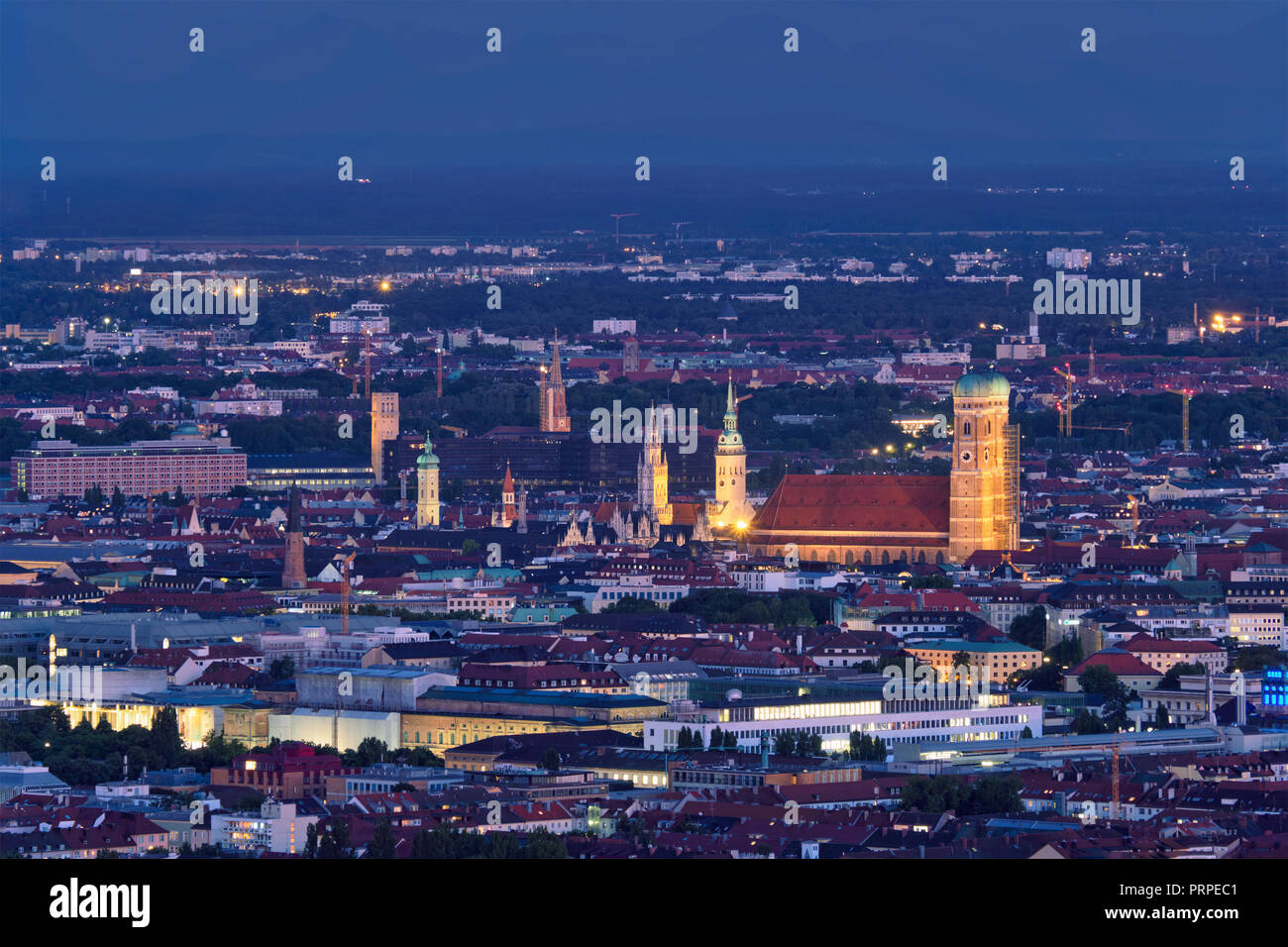 Vue aérienne de nuit de Munich, Allemagne Banque D'Images
