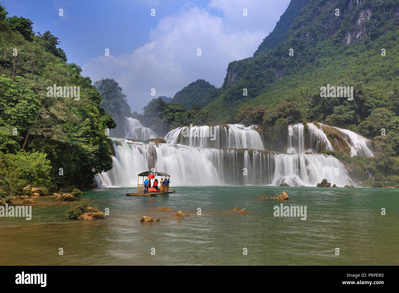 Image de la chute d'eau de Ban Gioc descend dans la province de Cao Bang, Vietnam Banque D'Images