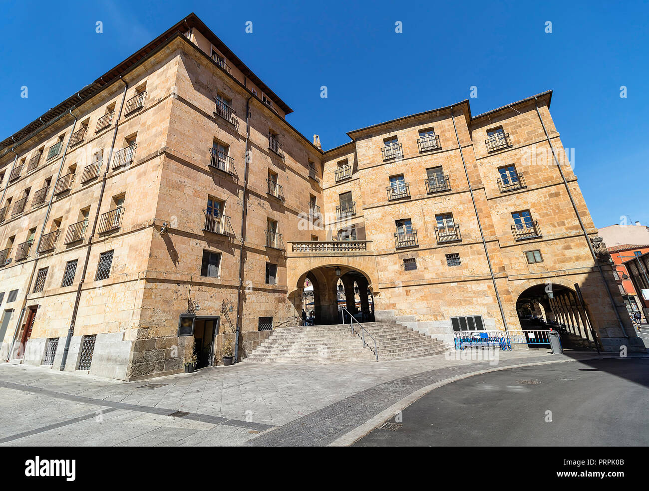 L'une des entrées de la place principale de Salamanque, de la Communauté de Castille et Leon, Espagne. Banque D'Images