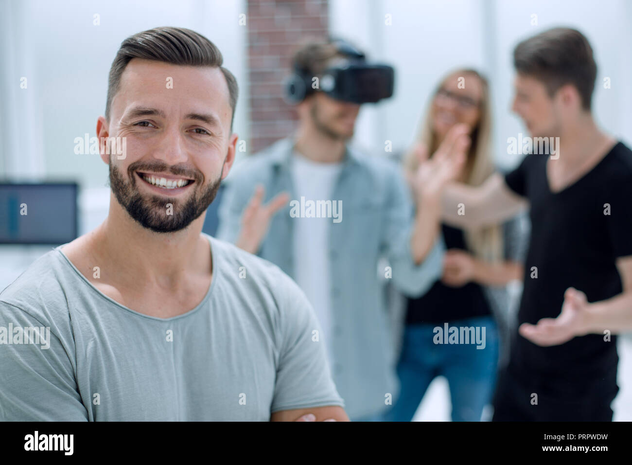 Les jeunes d'avoir du plaisir avec les nouvelles tendances Banque D'Images